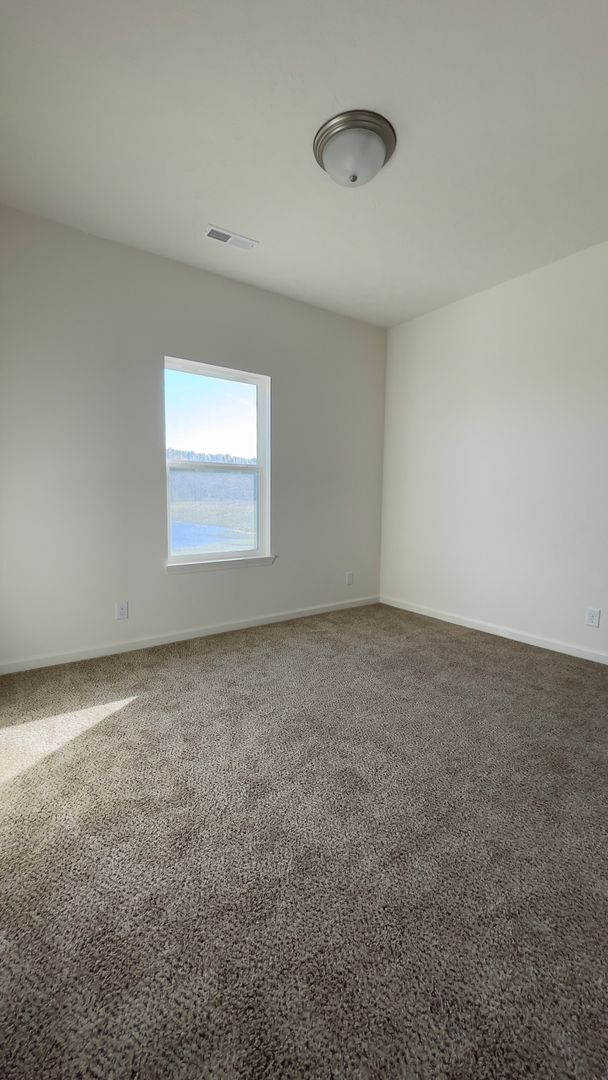 Building Photo - 3 Bedroom 2 Bath