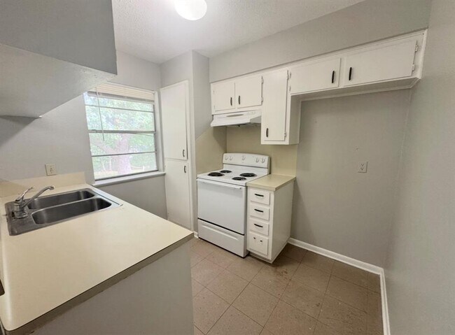 Building Photo - 115 Stubblefield Dr