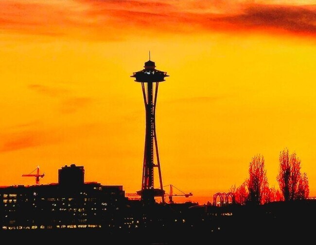 Building Photo - East Lake Town House