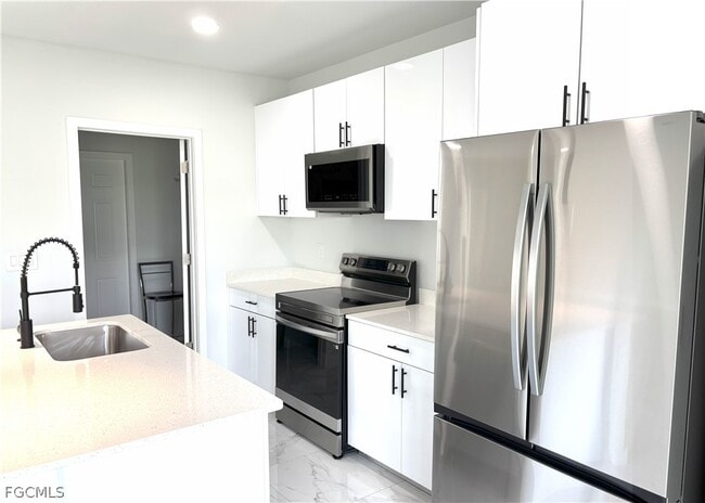 Building Photo - 825 Porter St E