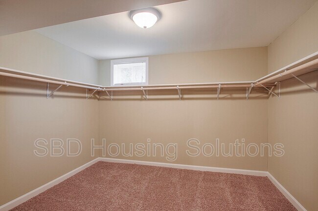 Building Photo - 11225 E 32nd Terrace S