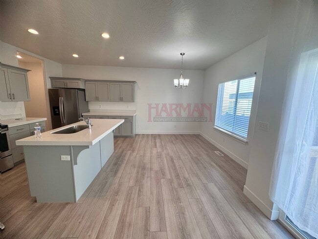 Building Photo - 451 E 280 N