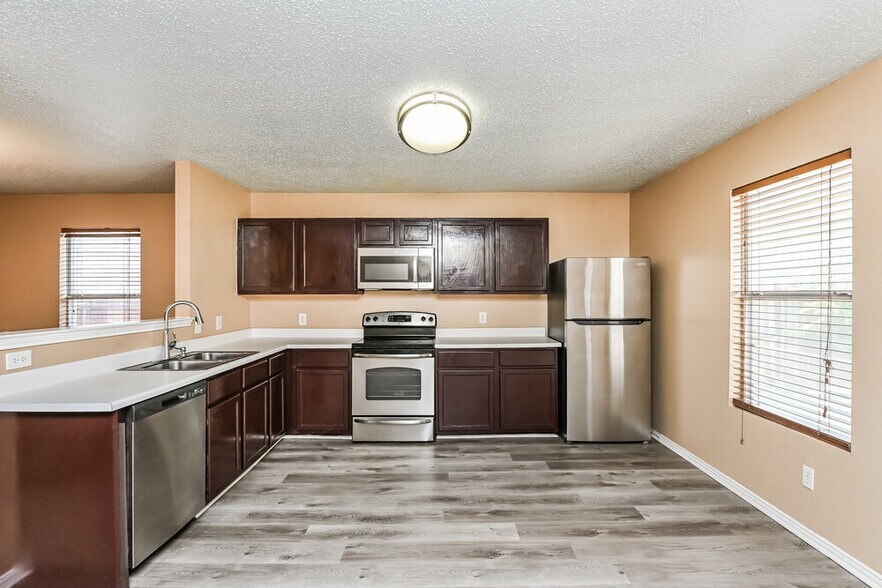 Building Photo - 5213 Bedfordshire Dr