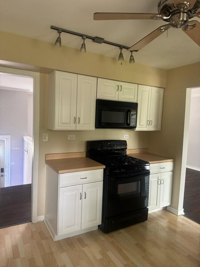 Building Photo - 980 Brush Hill Ln