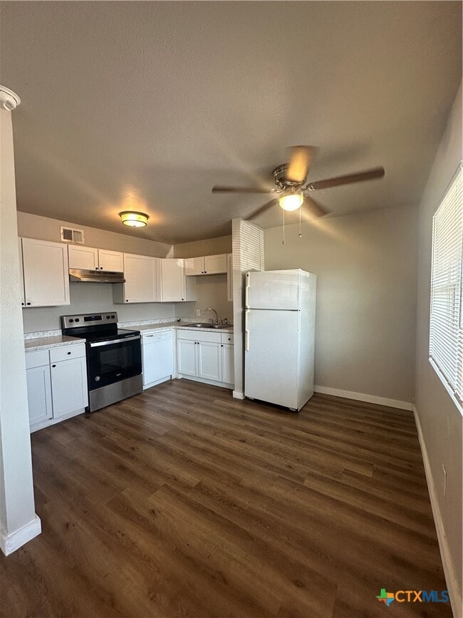 Building Photo - 19221 San Marcos Hwy