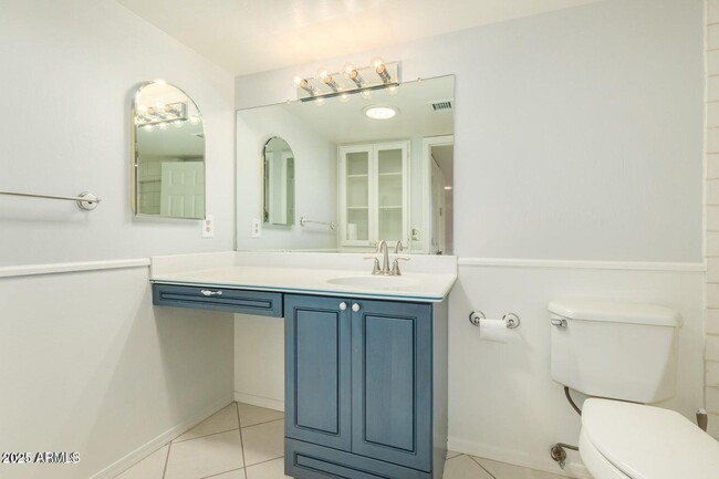 Building Photo - 20 E Redondo Dr