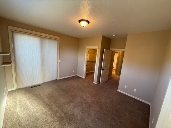 Building Photo - 3 Bedroom, 2 Bathroom Single-Level Duplex in The Stonegate Community