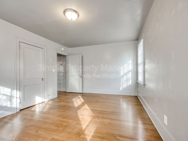 Building Photo - 816 NE 20th St