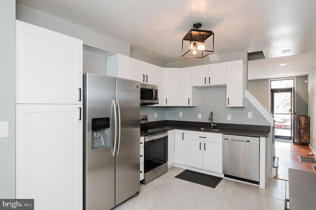Building Photo - 917 Baylis St