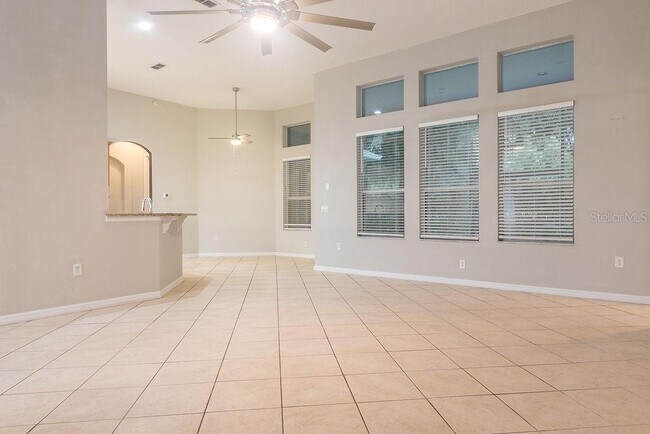 Building Photo - 421 Holly Fern Trl