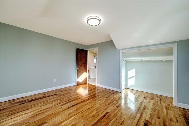 Building Photo - 66 Tyndall Ave