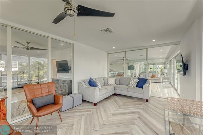 Building Photo - 2717 Yacht Club Blvd