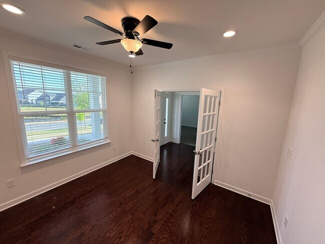 Building Photo - Beautiful New Home in georgous community