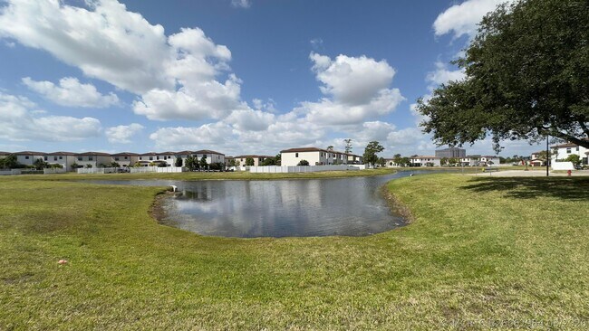Building Photo - 4230 Napoli Lake Dr