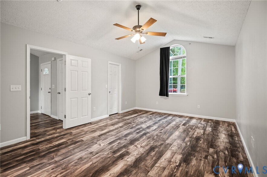 Building Photo - 2099 Yacht Club Rd