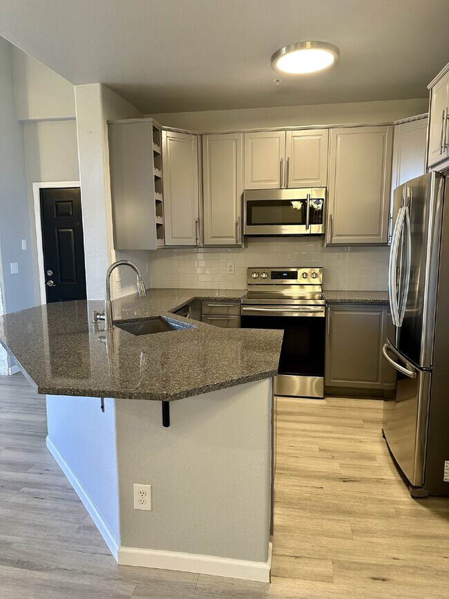 Building Photo - Don't Miss This Stunning Top Floor Unit in Littleton, CO! Stunning View From Private Balcony!!