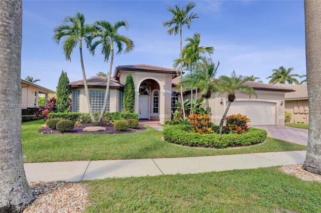 Building Photo - 2553 Jardin Manor