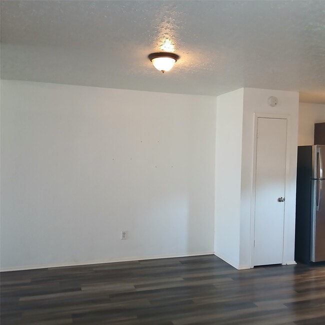 Building Photo - 5434 Parkridge Dr