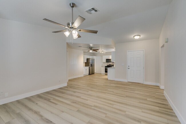 Building Photo - Charming 3-Bed, 2-Bath Single-Story Home i...