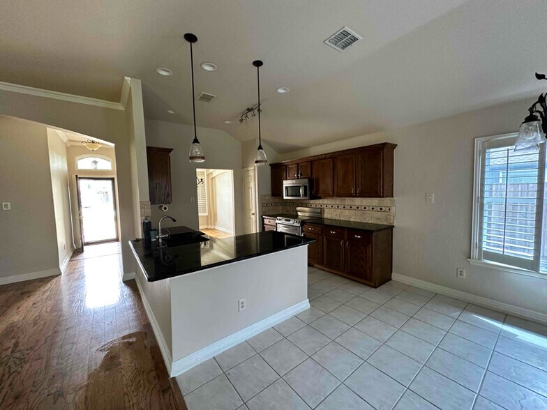 Building Photo - 1630 Cedar Elm Dr