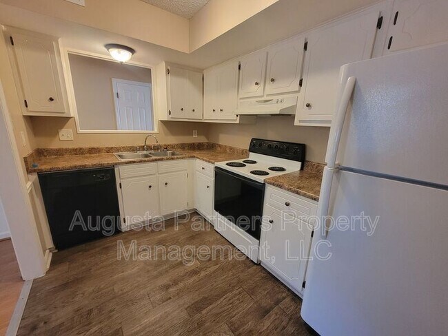 Building Photo - 2309 Creekview Dr
