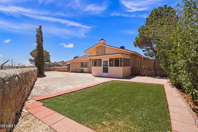 Building Photo - 4805 Maureen Cir