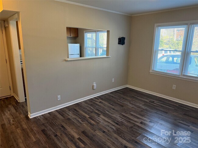 Building Photo - 803 Cherry St