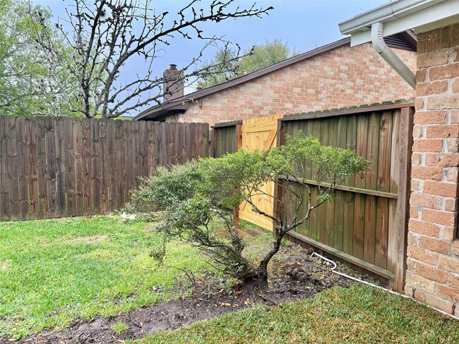 Building Photo - 3007 Wagon Trail Dr