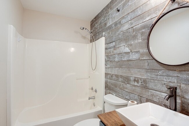 Building Photo - 12525 Indian Springs Rd