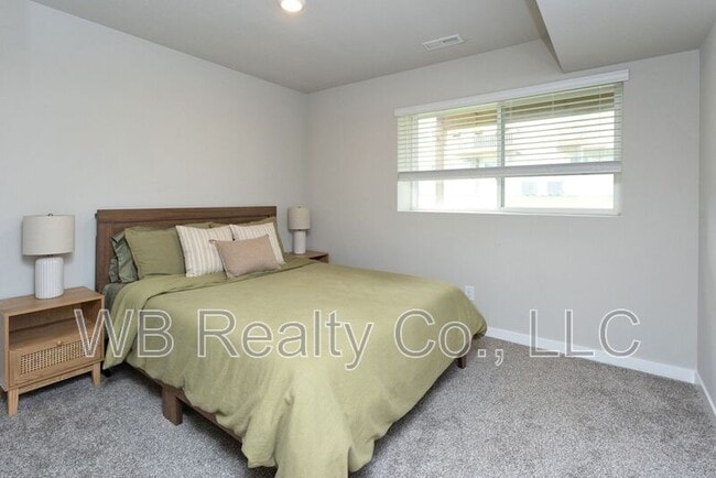 Building Photo - 9750 Turnpoint Dr