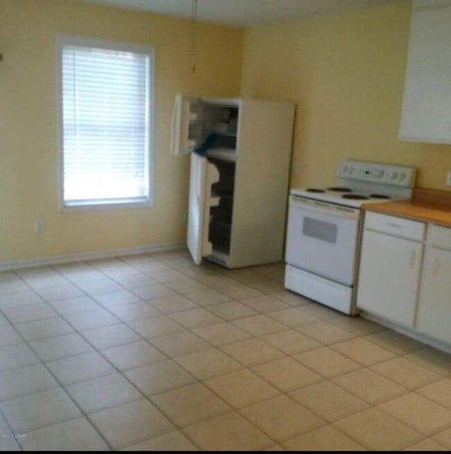 Building Photo - Very cute, 1 bedroom 1 bath,walking distan...