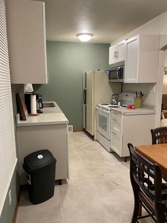 Kitchen - 611 S Main St