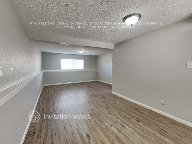 Building Photo - 3204 W 135th Ave