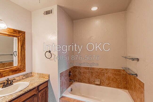 Building Photo - 4400 Hemingway Dr