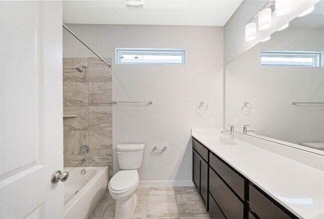 Building Photo - 15008 Forum Ave