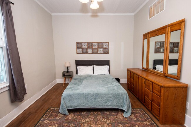 Building Photo - 116 Church St