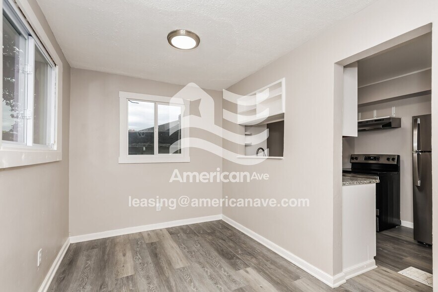 Building Photo - 1543 Vancouver Dr