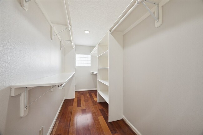 Building Photo - 709 Gale St