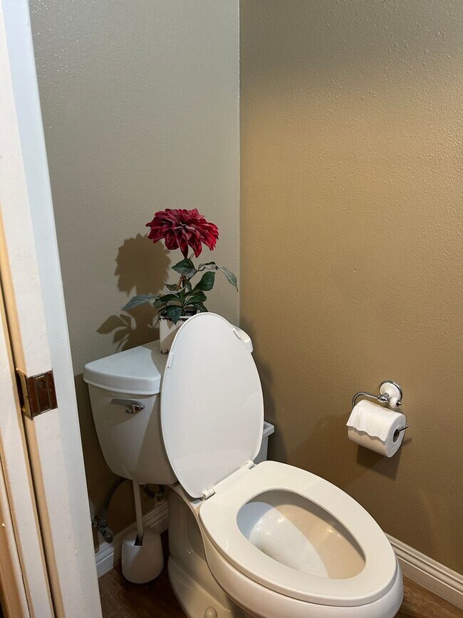 Building Photo - Spacious Home for Rent in Fountain Valley