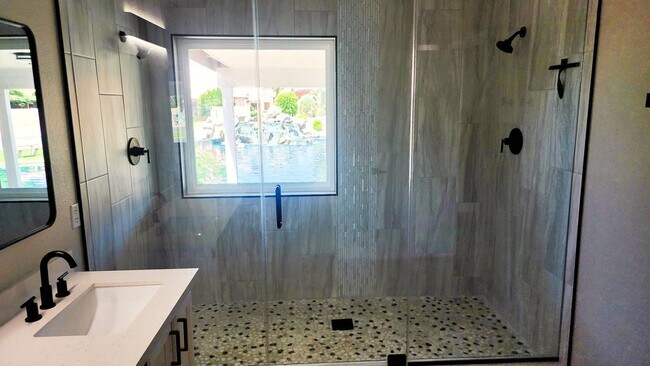 Building Photo - Waterfront living in Chandler!