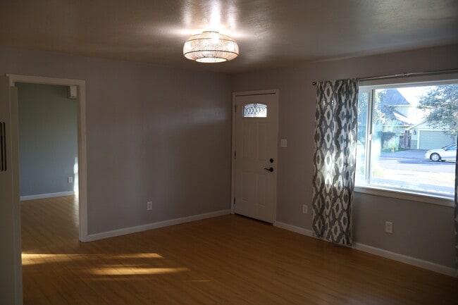 Building Photo - 770 Verano Ave