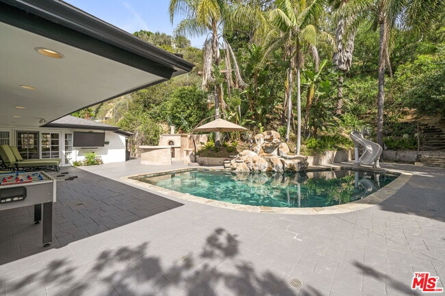 Building Photo - 9023 Alto Cedro Dr