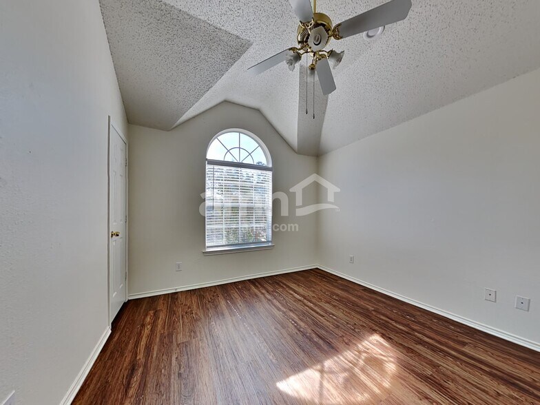 Building Photo - 601 Ridgemont Dr