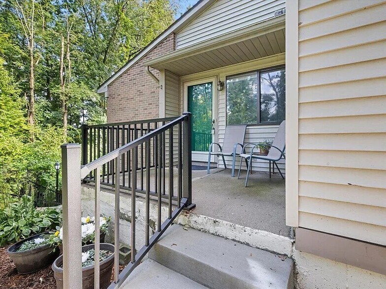 Primary Photo - 408 Spring Brooke Dr
