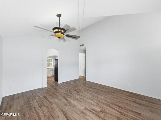 Building Photo - 10888 Loma Franklin Dr