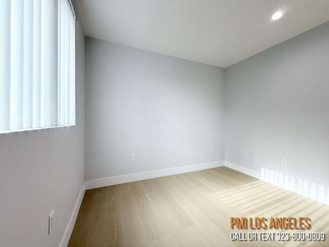 Building Photo - 208 1/2 E 87th St