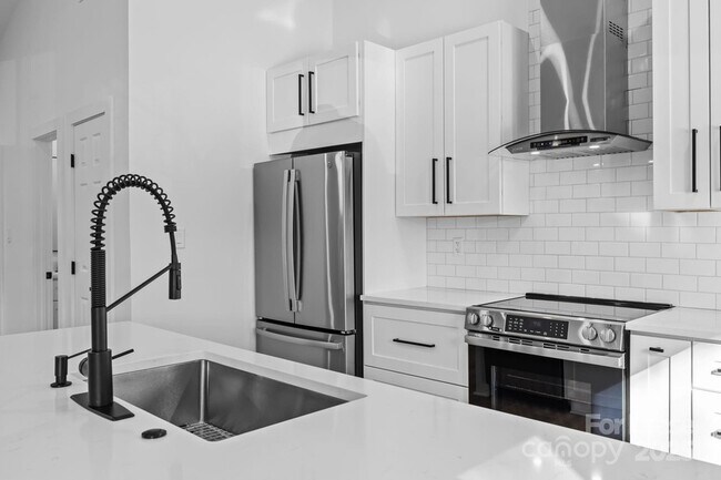 Building Photo - 8625 Cedarbrook Dr