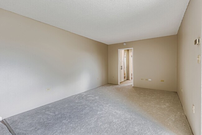 Building Photo - Sunny 6th-Floor Condo at Penn Towers – Rig...