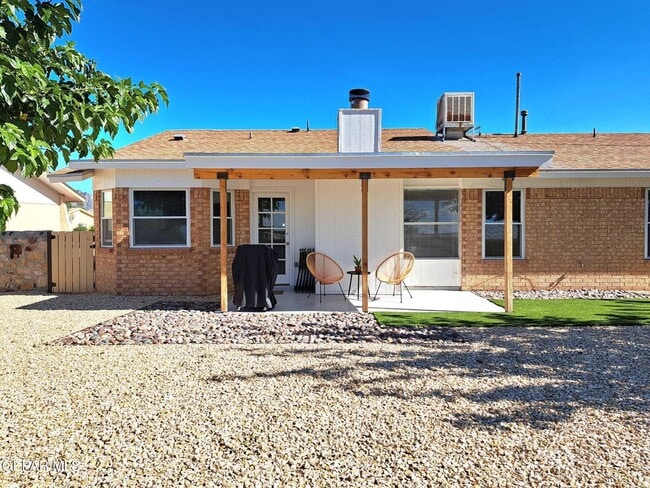 Building Photo - 817 Centennial Dr