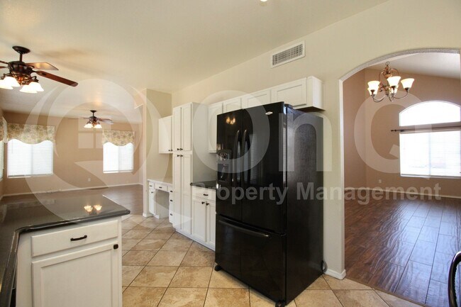 Building Photo - 3845 W Charlotte Dr